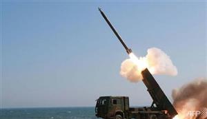 Triều Tiên phóng liên tiếp 2 tên lửa tầm trung